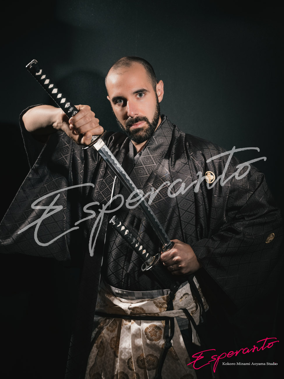 SAMURAIプランで撮影した凛々しい男性のソロポートレート