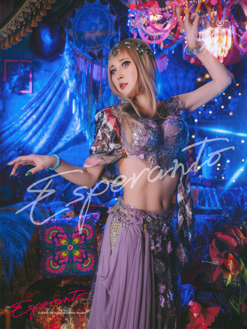 ロングスカートのシルエットを活かしたエキゾチカスタイル
