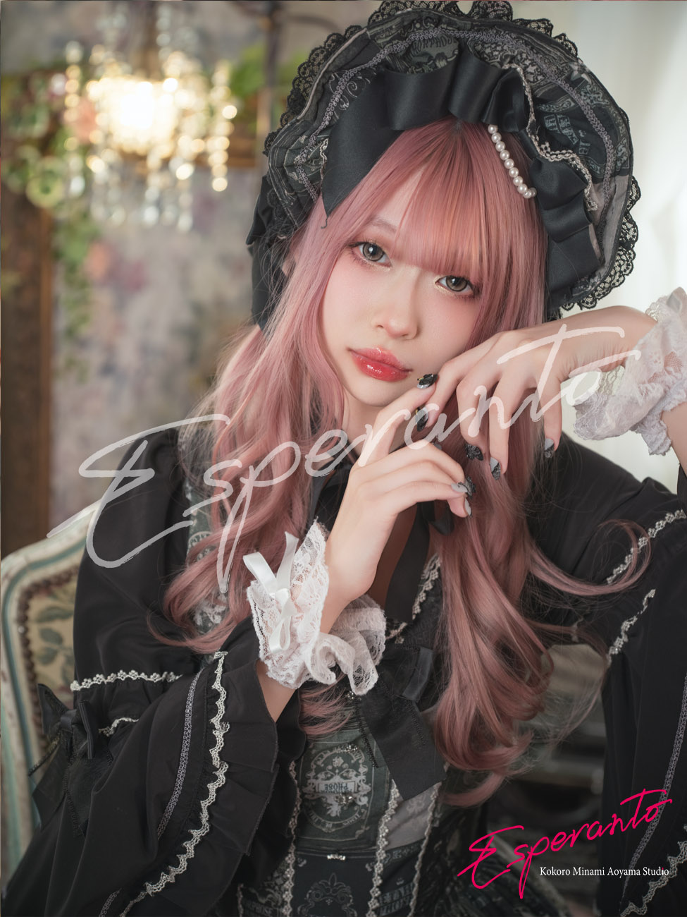 リボンやレース、パールをあしらったヘッドドレスのロリィタスタイル