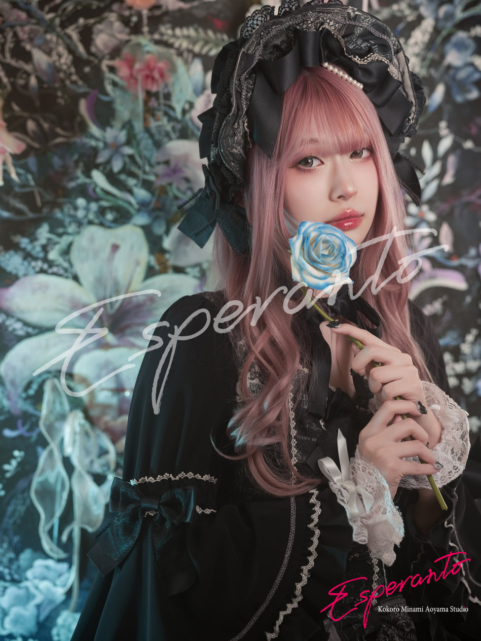 特別背景紙Lily Serenityと黒のロリィタ衣装を合わせた撮影スタイル