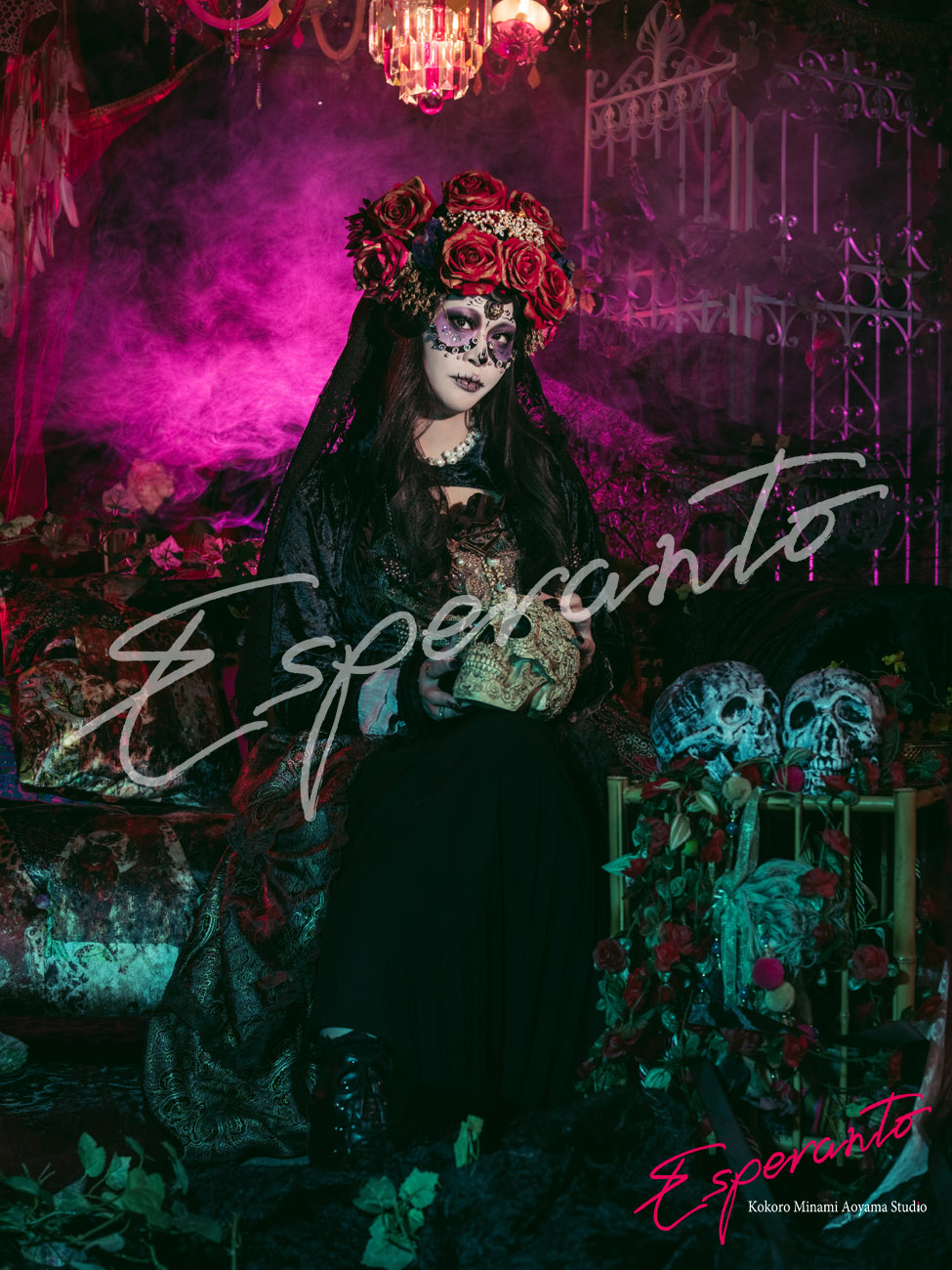 メキシカンスカルのペイズリー柄ドレスとスカルメイク