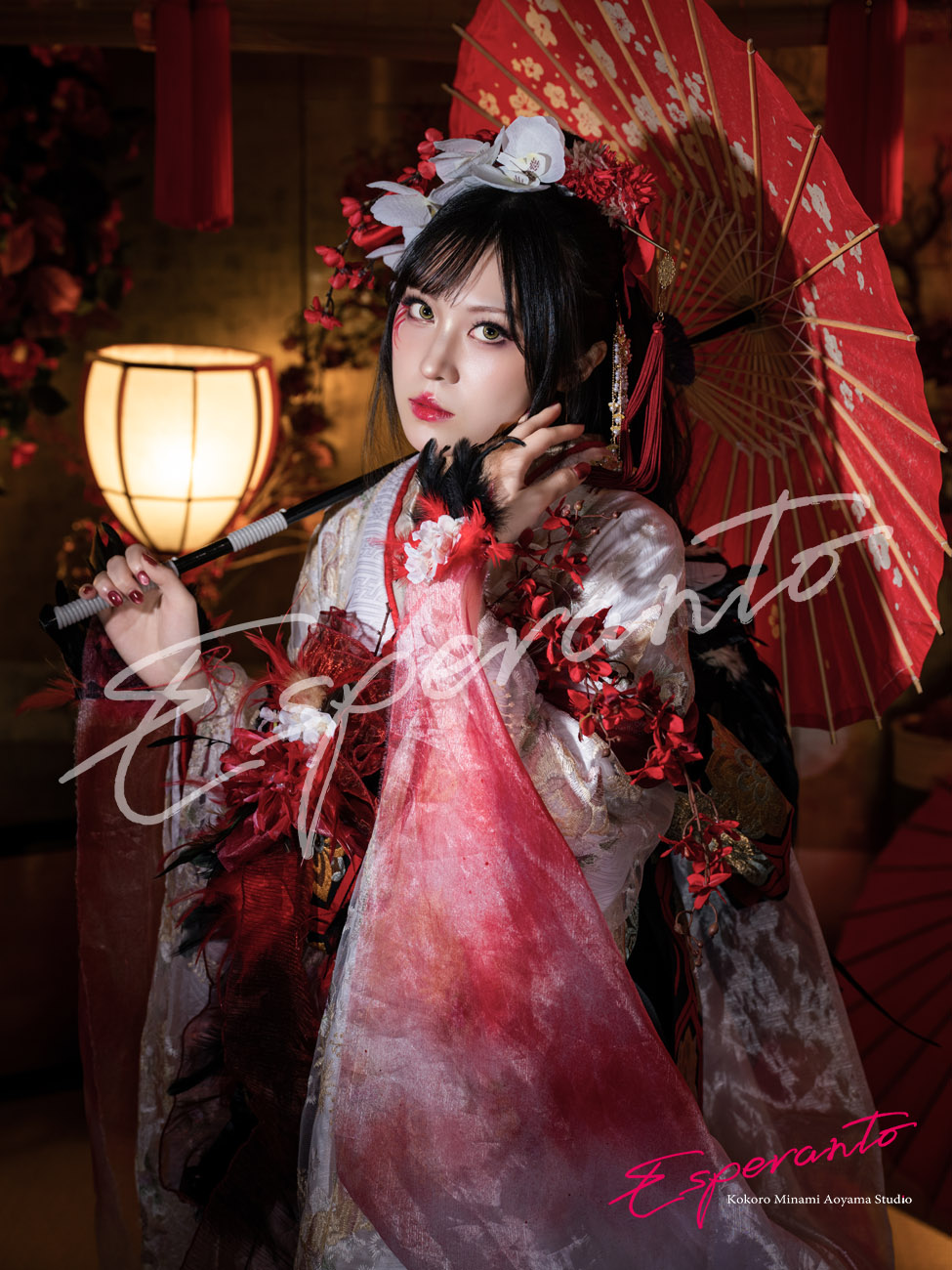Crane Reverie -鶴ノ夢-の背中に鶴の尾羽をイメージした羽根をあしらったスタイル